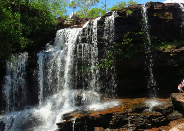 Plan a Caño Cristales desde Medellín con viajes de Pueblo en Pueblo