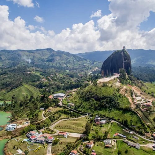 Tour a Guatape con viajes de pueblo en pueblo