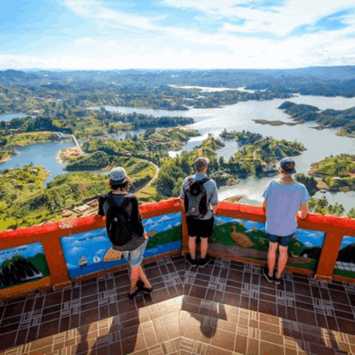 Tour a Guatape con viajes de pueblo en pueblo