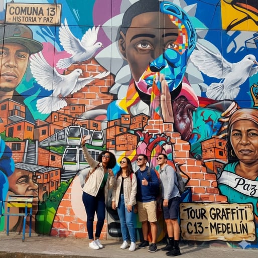 COMUNA 13 GRAFFITI TOUR con viajes de pueblo en pueblo